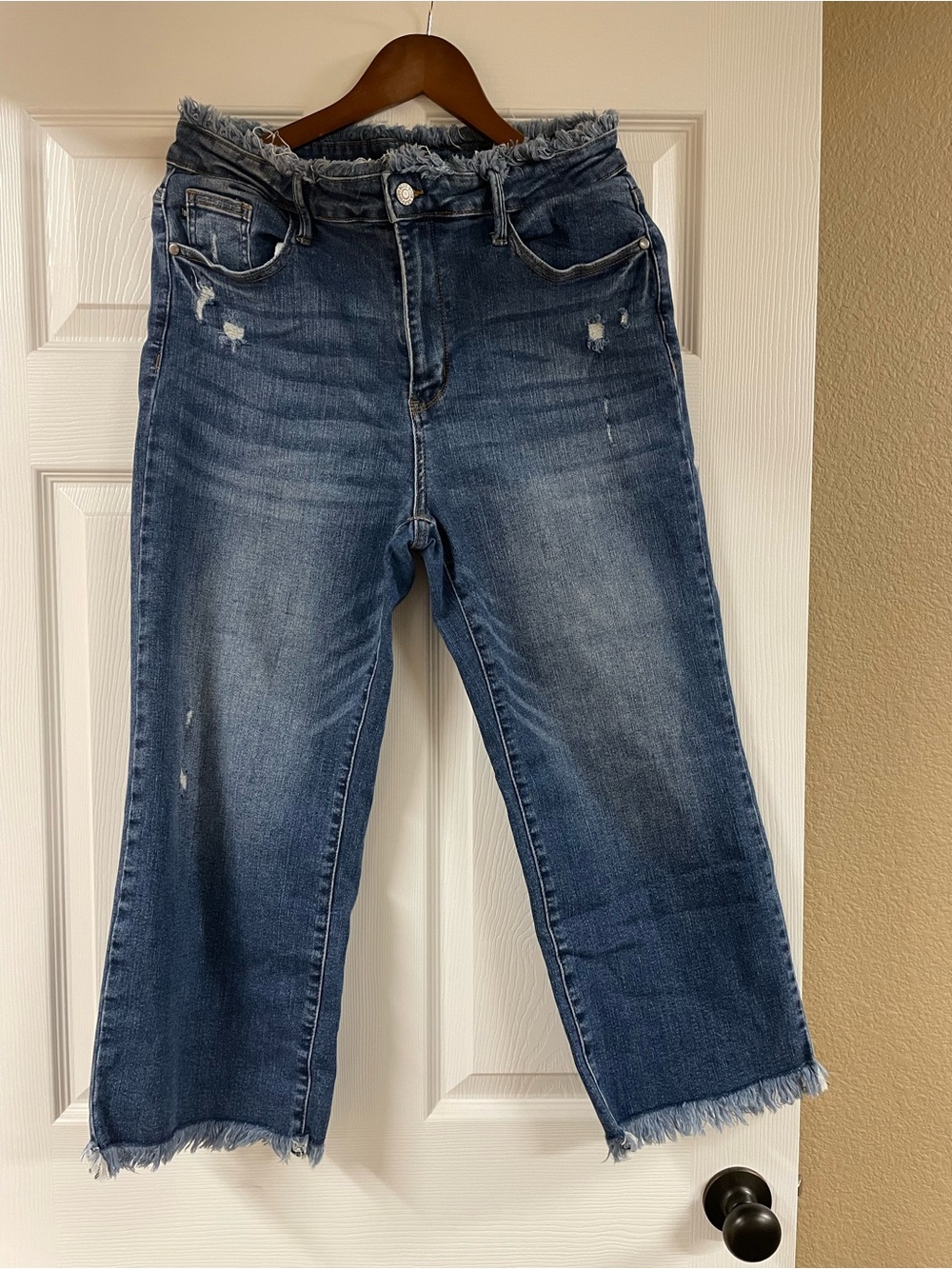 Judy Blue Distressed Wide-Leg Cropped Jeans in Dark Blue Wash